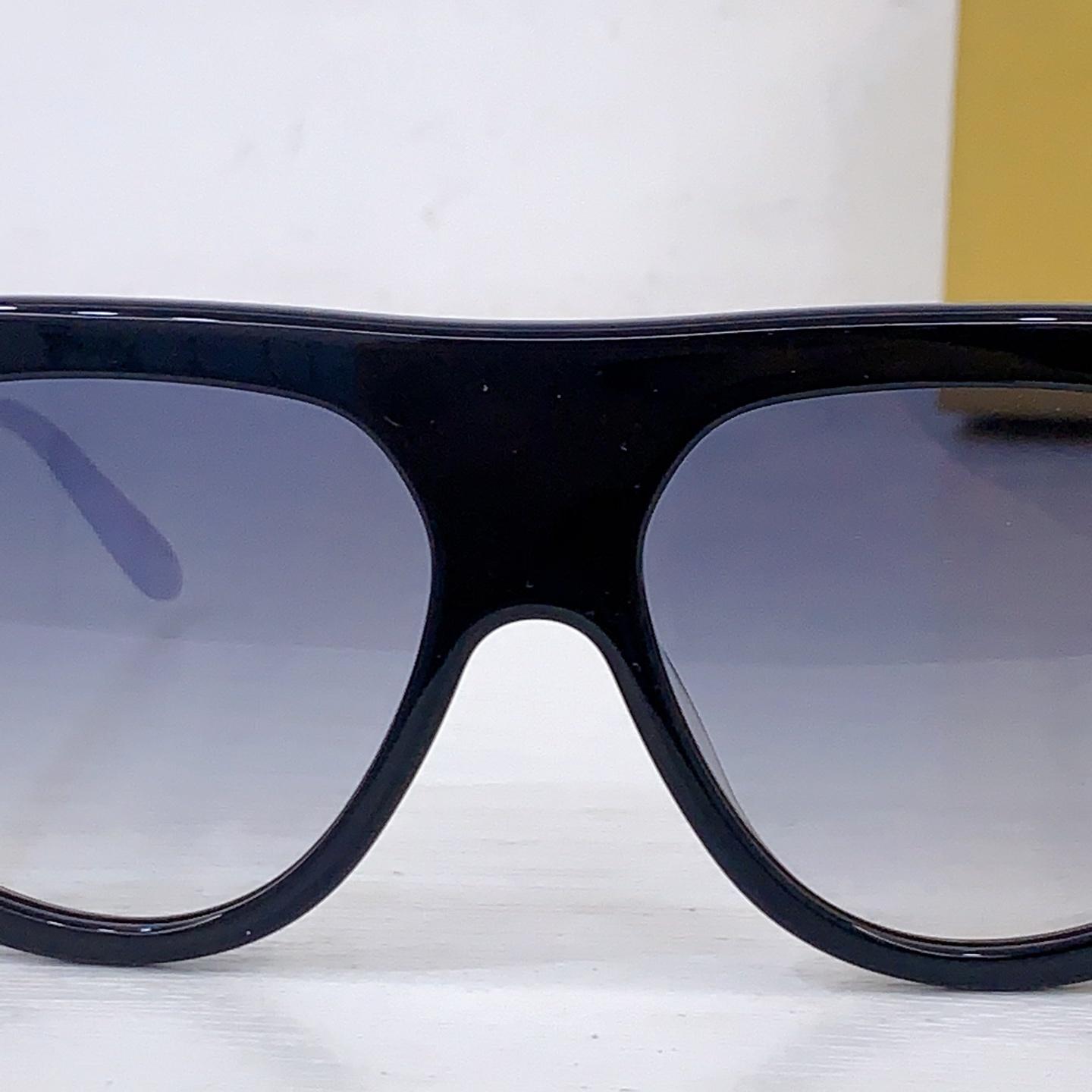 Loewe LW40186I Sunglasses  - DopestKickz