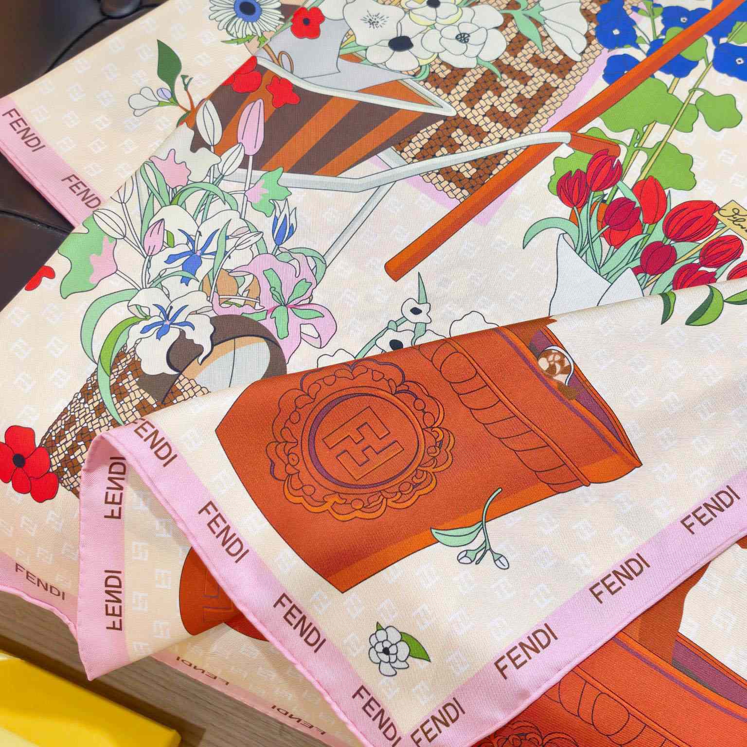 Fendi Gardening Foulard - DopestKickz