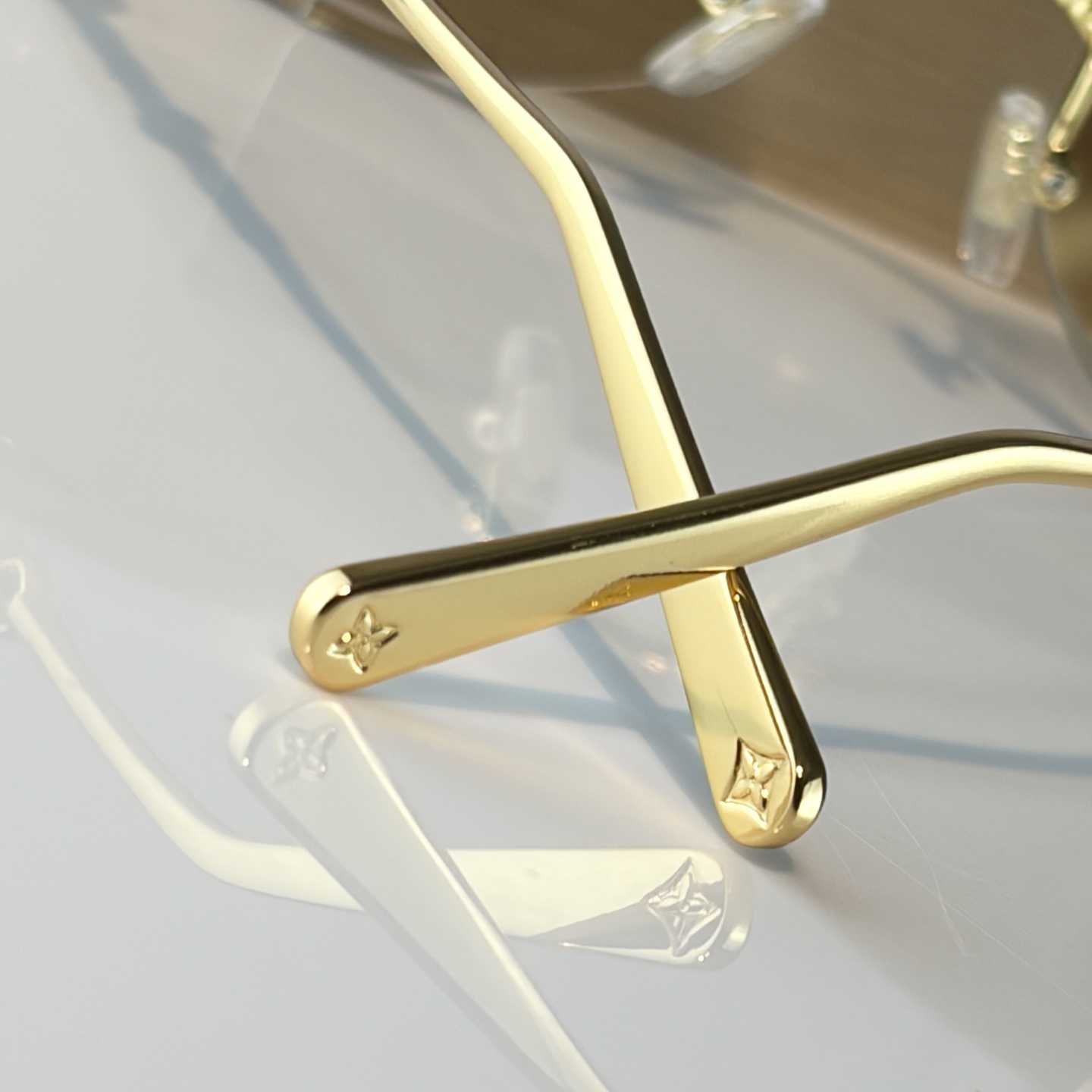 Louis Vuitton Z3166U Sunglasses    - DopestKickz