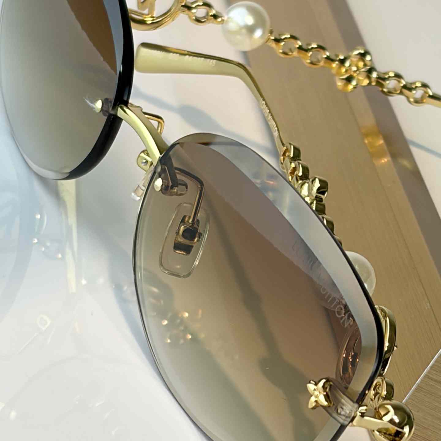 Louis Vuitton Z3166U Sunglasses    - DopestKickz