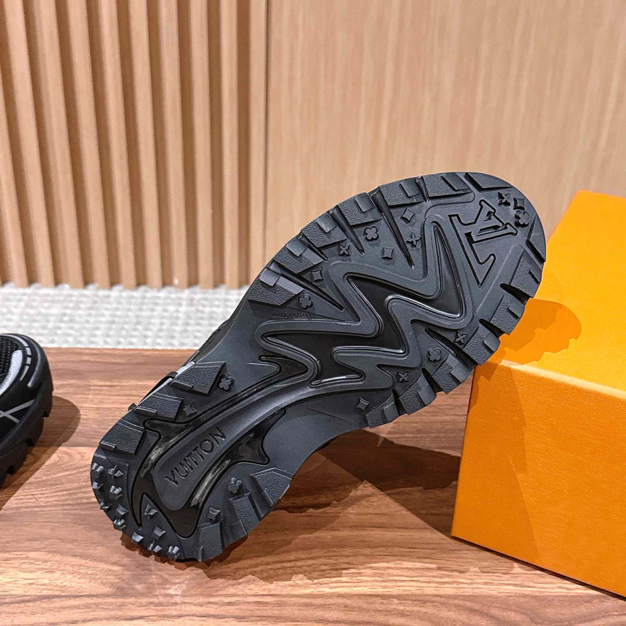 Louis Vuitton LV Tatic Runner Sneaker 1AKC3L - DopestKickz
