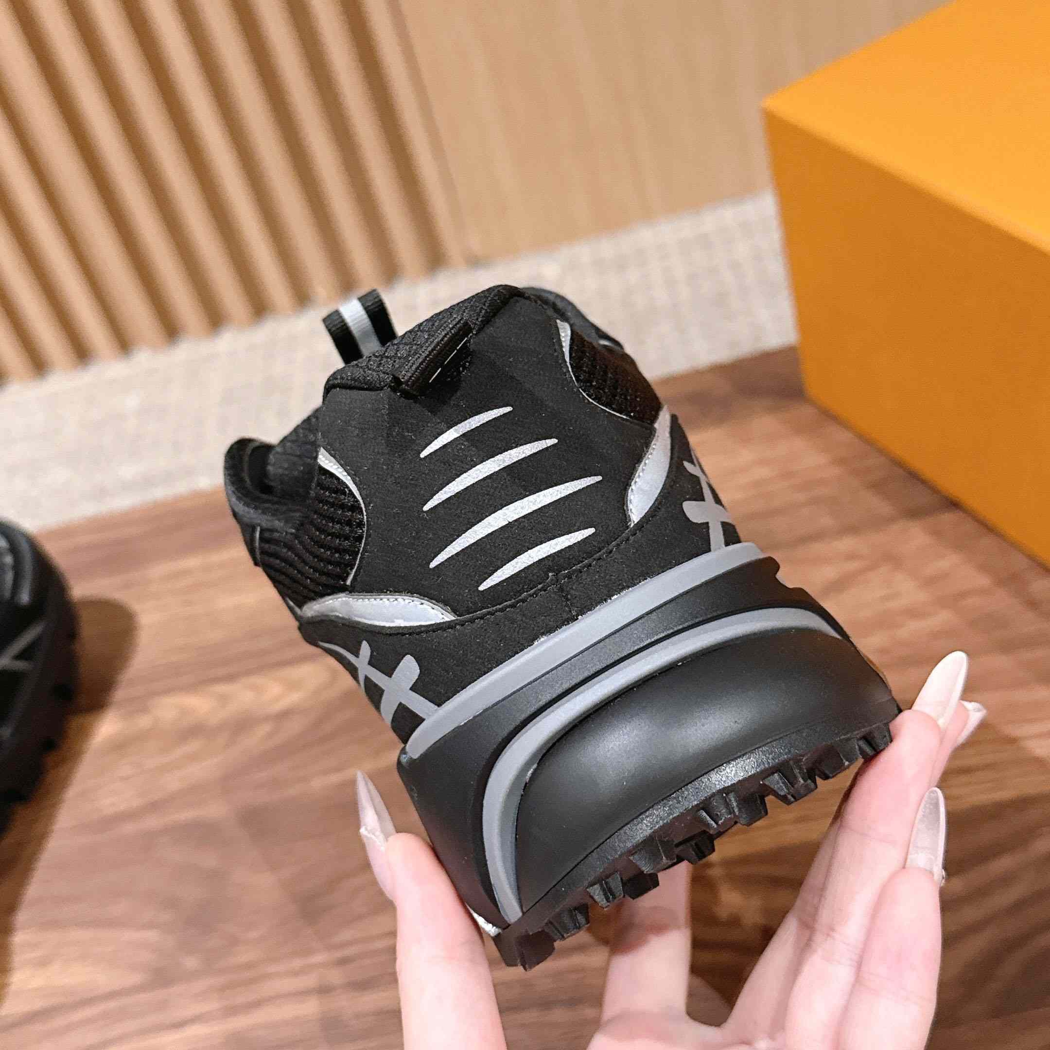 Louis Vuitton LV Tatic Runner Sneaker 1AKC3L - DopestKickz