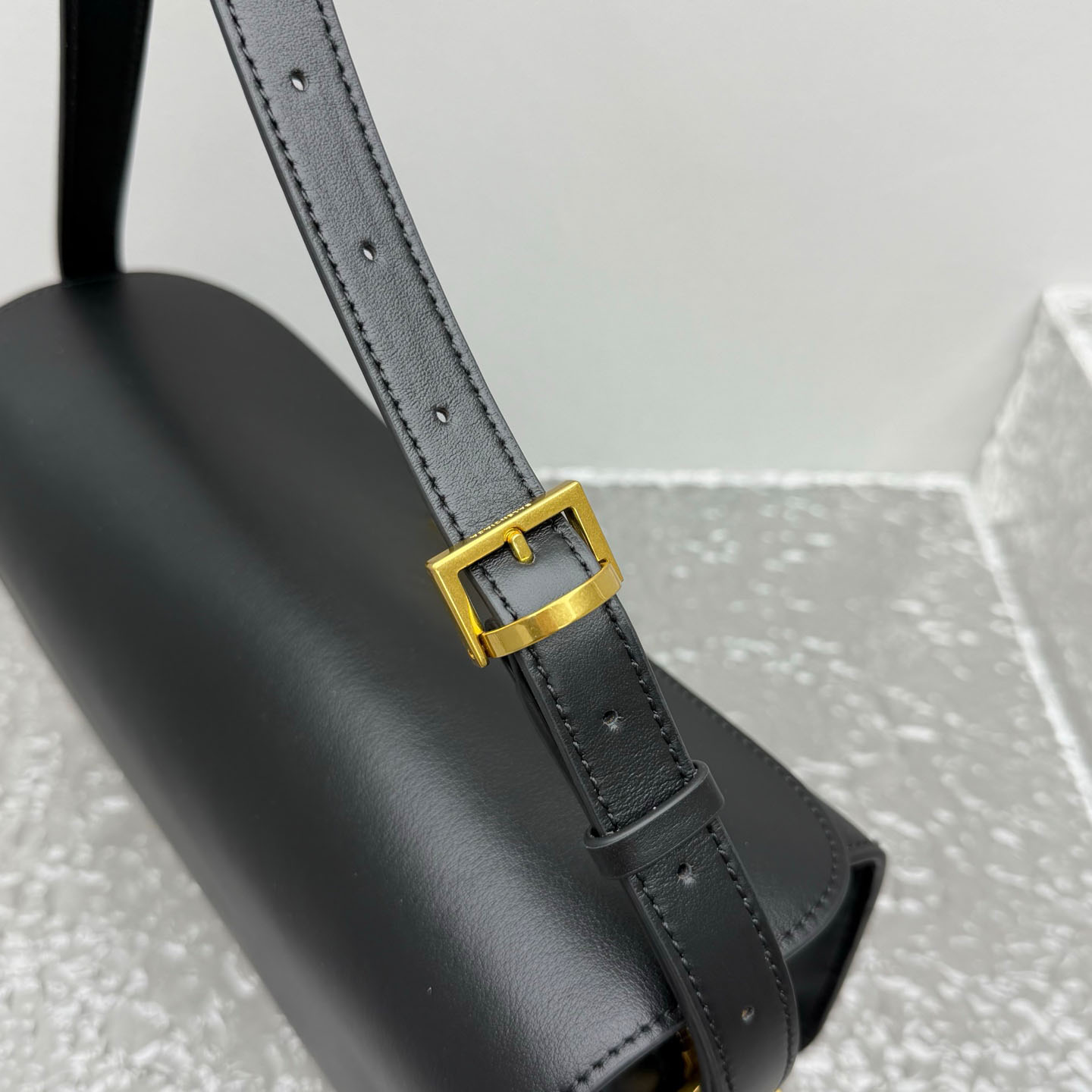 Balenciaga  Le 7 Shoulder Bag Medium In Black - DopestKickz