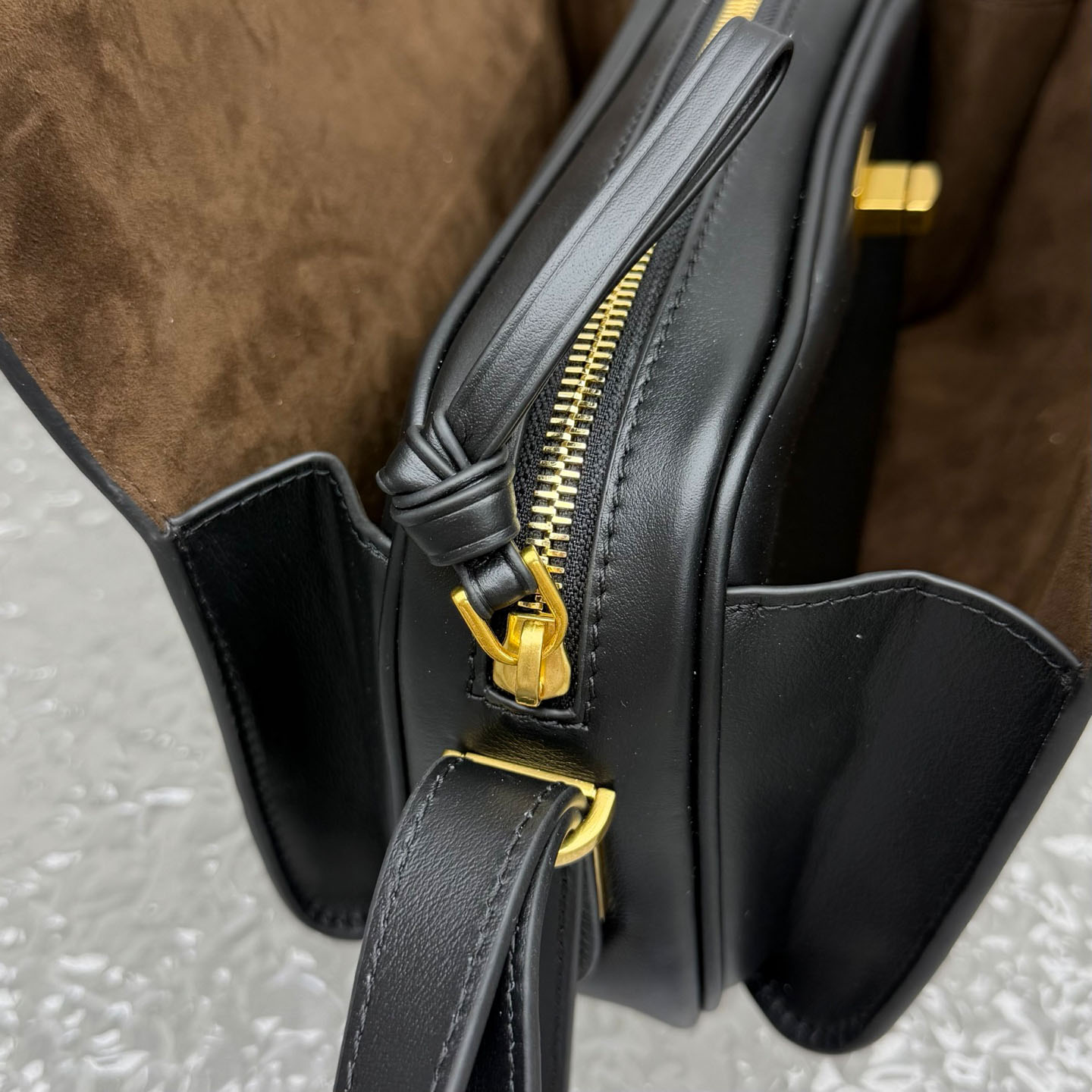 Balenciaga  Le 7 Shoulder Bag Medium In Black - DopestKickz