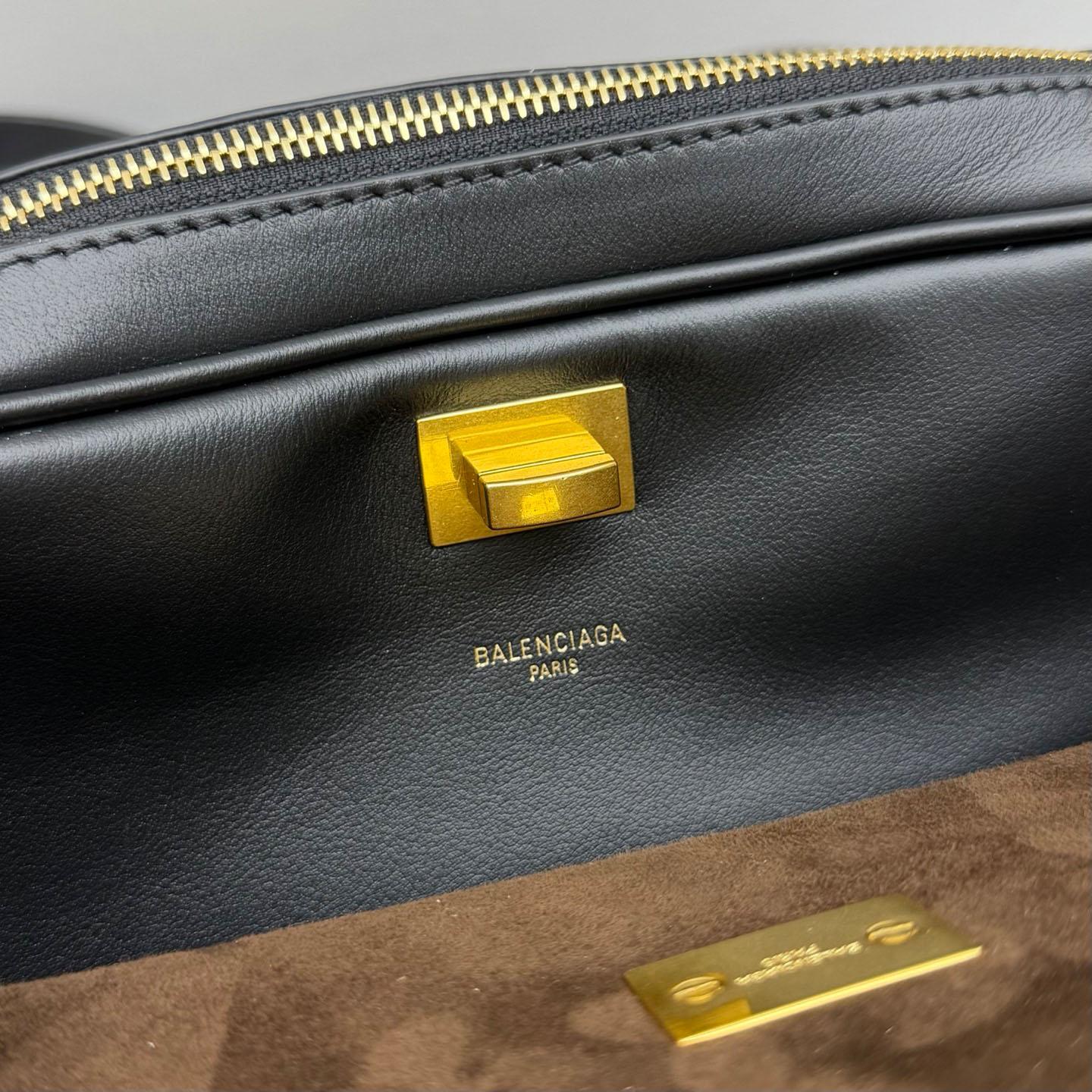 Balenciaga  Le 7 Shoulder Bag Medium In Black - DopestKickz