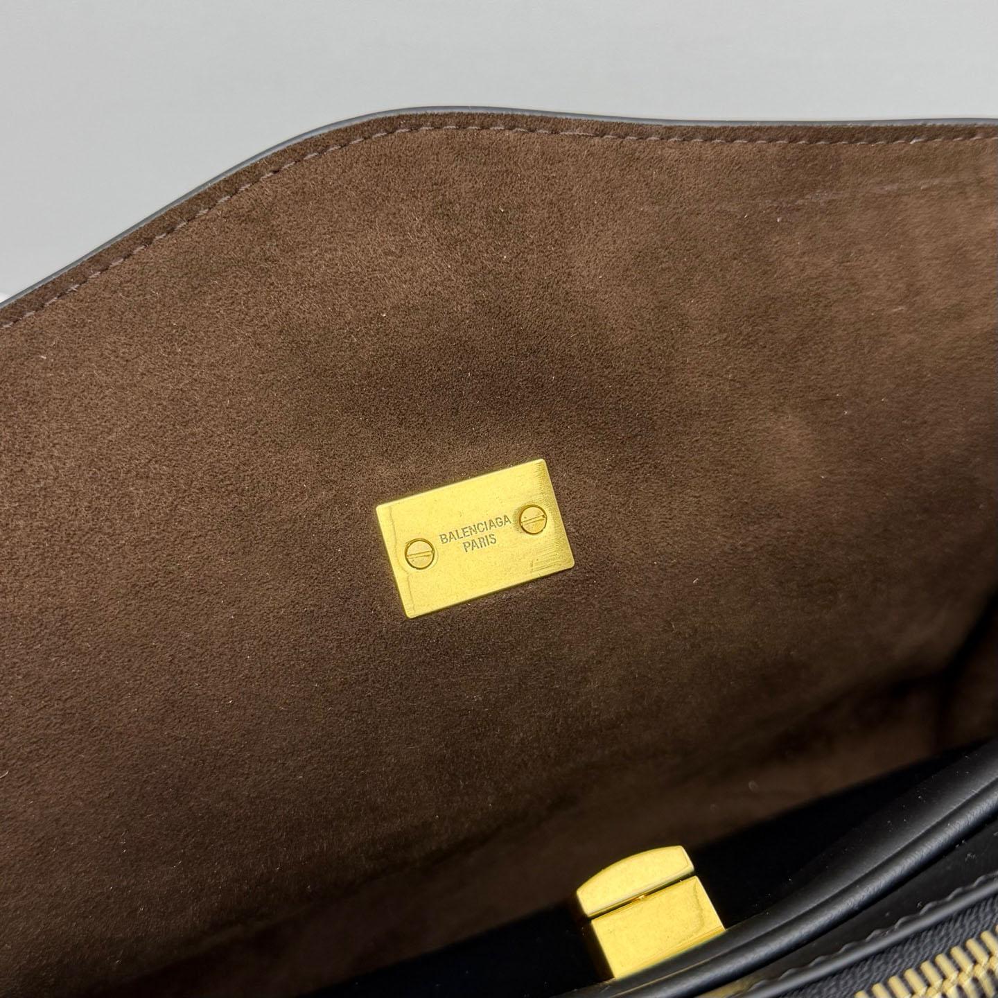 Balenciaga  Le 7 Shoulder Bag Medium In Black - DopestKickz