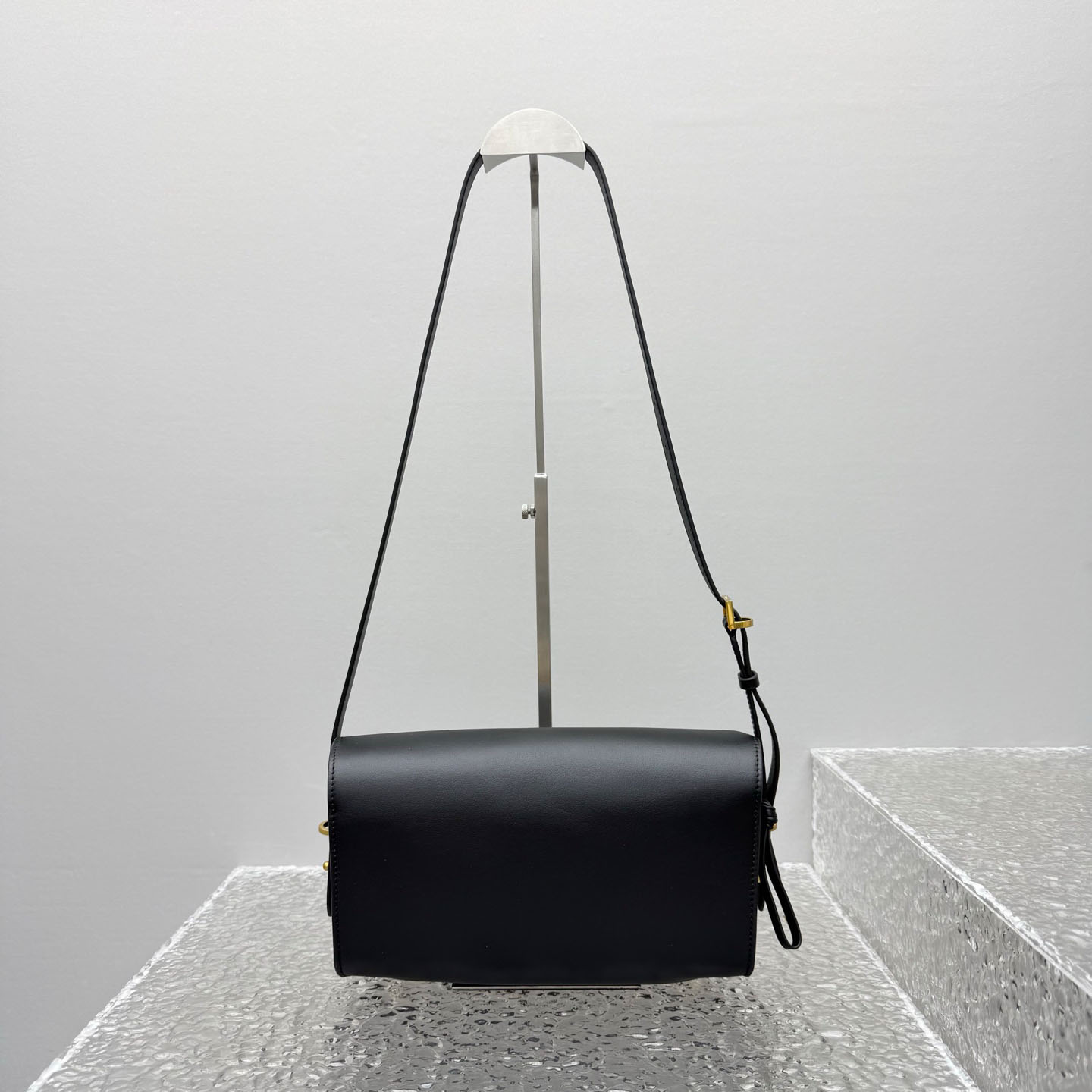 Balenciaga  Le 7 Shoulder Bag Medium In Black - DopestKickz