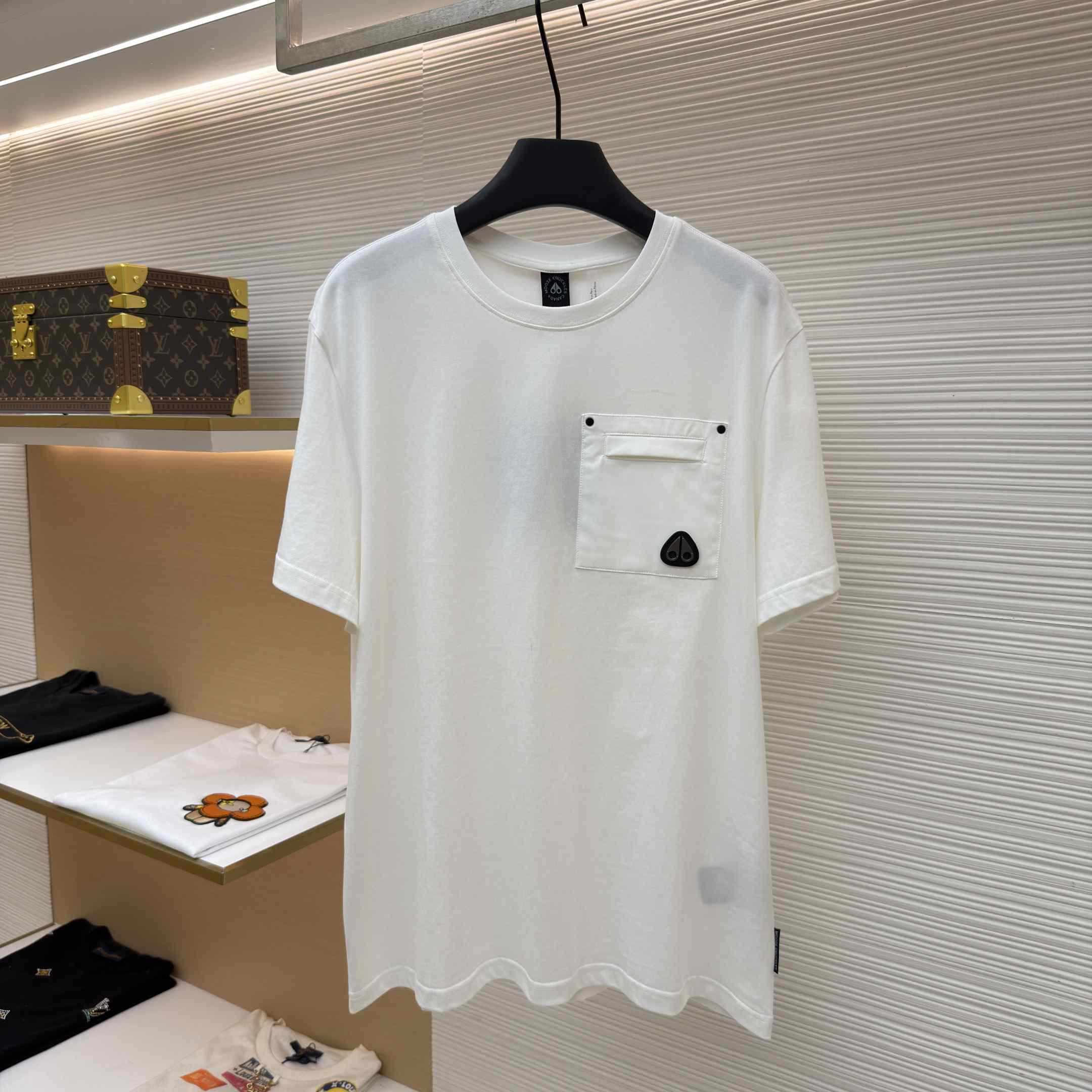 Moose Knuckles T-shirt With Pocket - DopestKickz