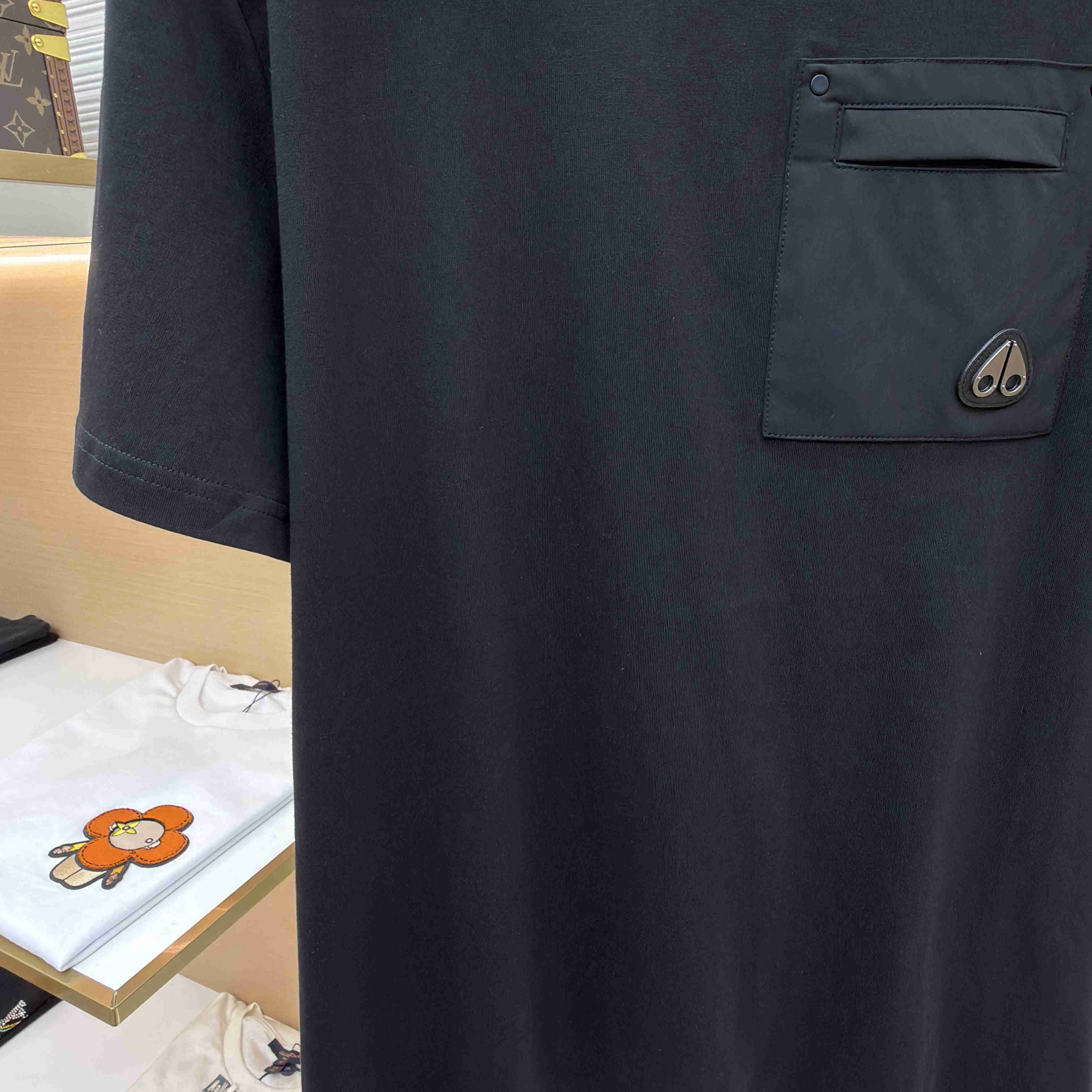 Moose Knuckles T-shirt With Pocket - DopestKickz
