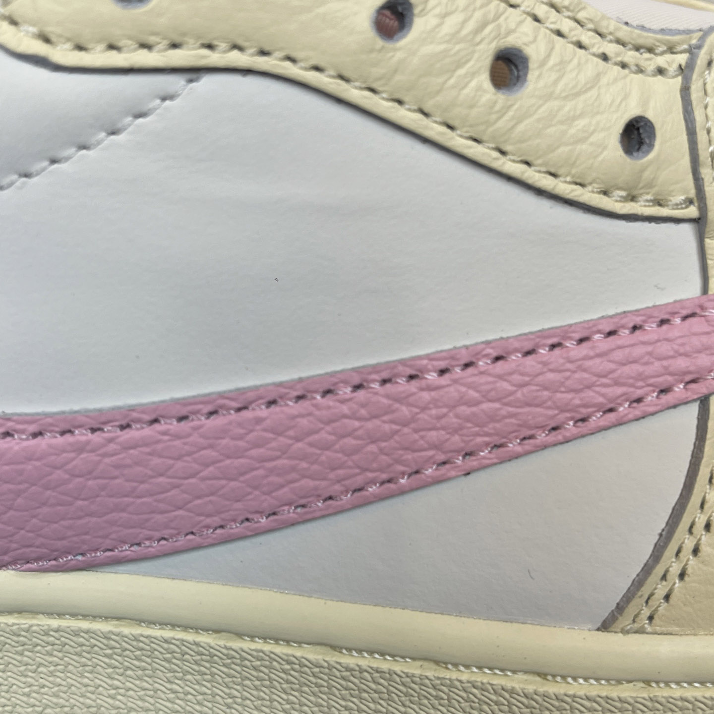 Air Jordan 1 Low x Travis Scott - DopestKickz
