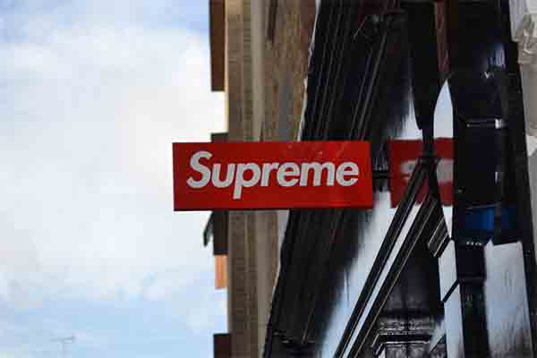 The Stolen Signboard of the London Supreme Store Seems Appeared on Ebay - DopestKickz